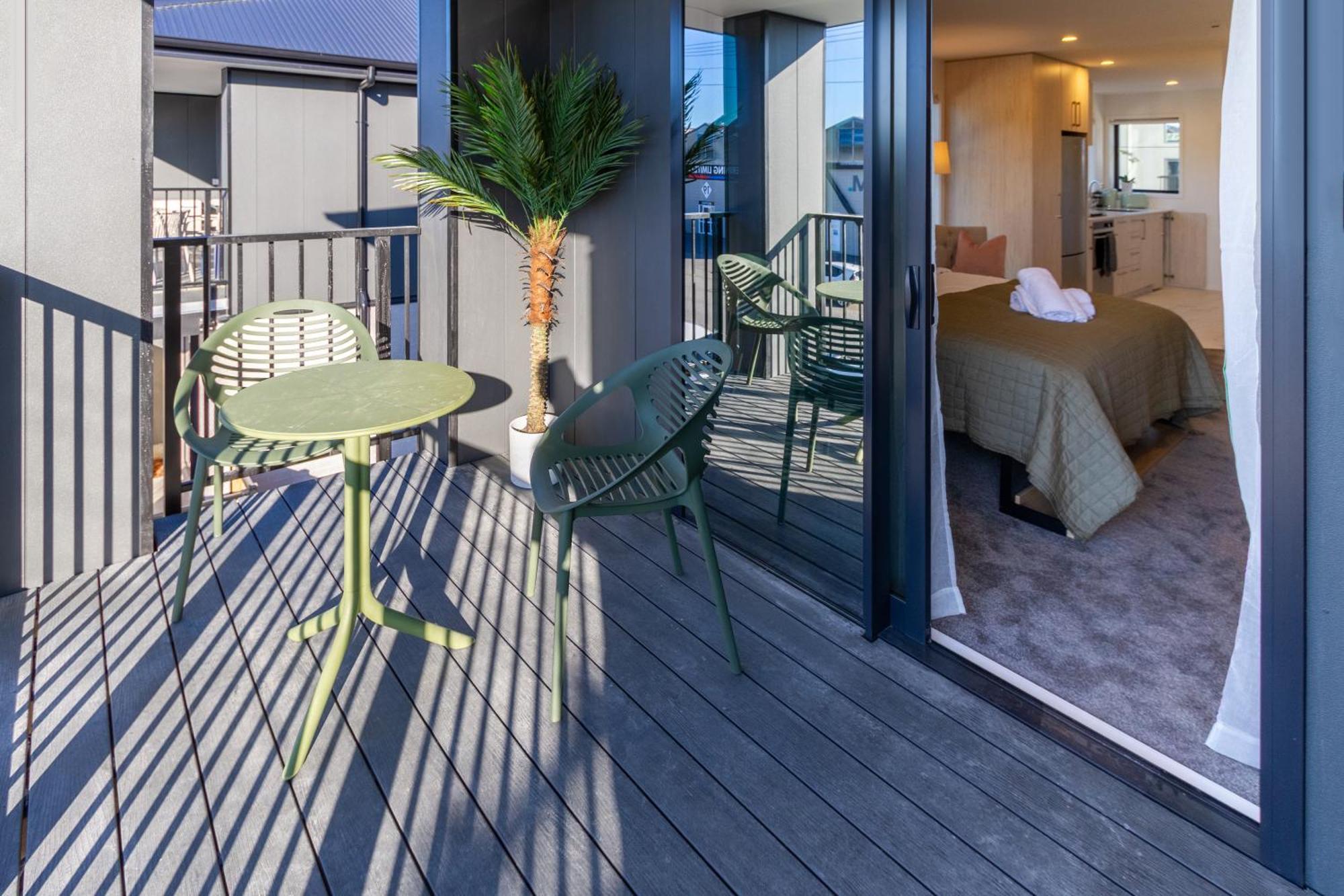 Luxury Studio With Balcony - Close To Supermarket Крайстчерч Екстер'єр фото